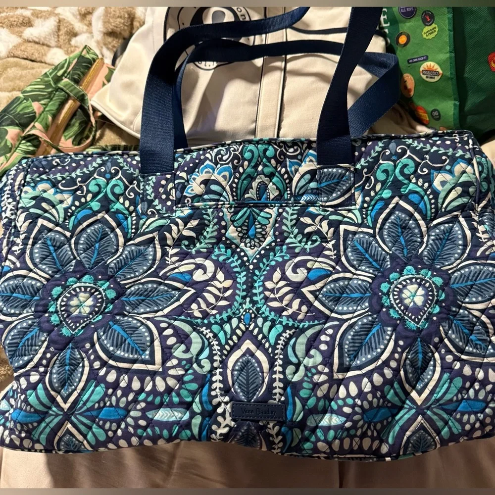 Vera Bradley Tote - Picture 1 of 8